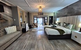Bosveld In Die Stad Lodge